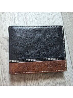 Columbia Mens Black & Brown Bifold Leather Wallet With ID Window & Card Slots